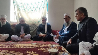 حضور دکتر رحمت اله قلی پور رئیس دانشکده مدیریت کسب و کار در زادگاه و منزل دانشجوی عزیز امیرمحمد خالقی